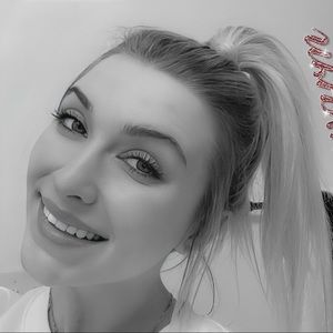 Meet your Posher, Caroline